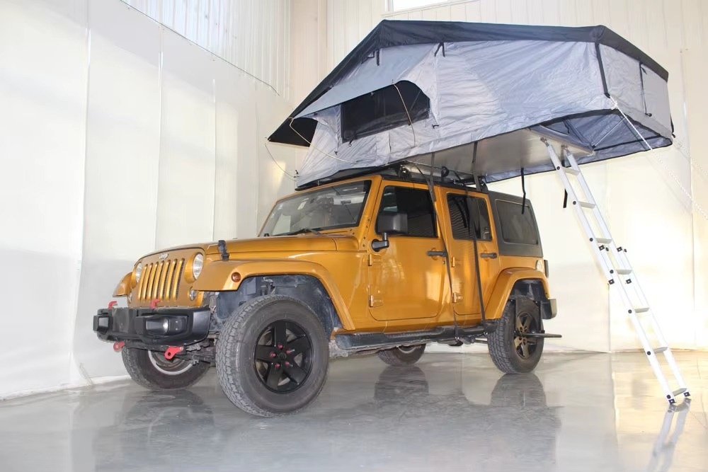 SRT01E-76 rooftop tent side view with aluminum telescopic ladder