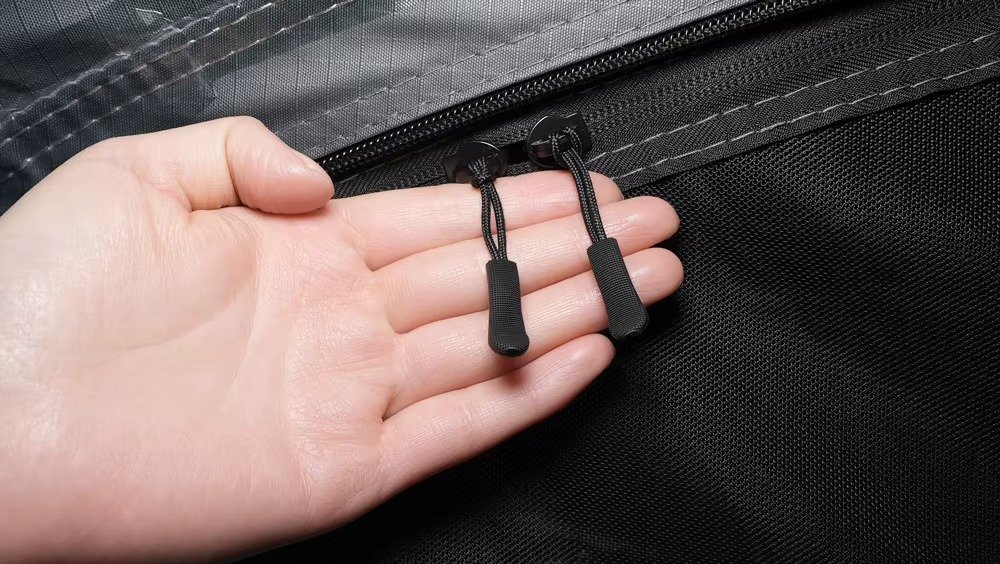 Silent SBS Zipper with Easy-Grip Pullers